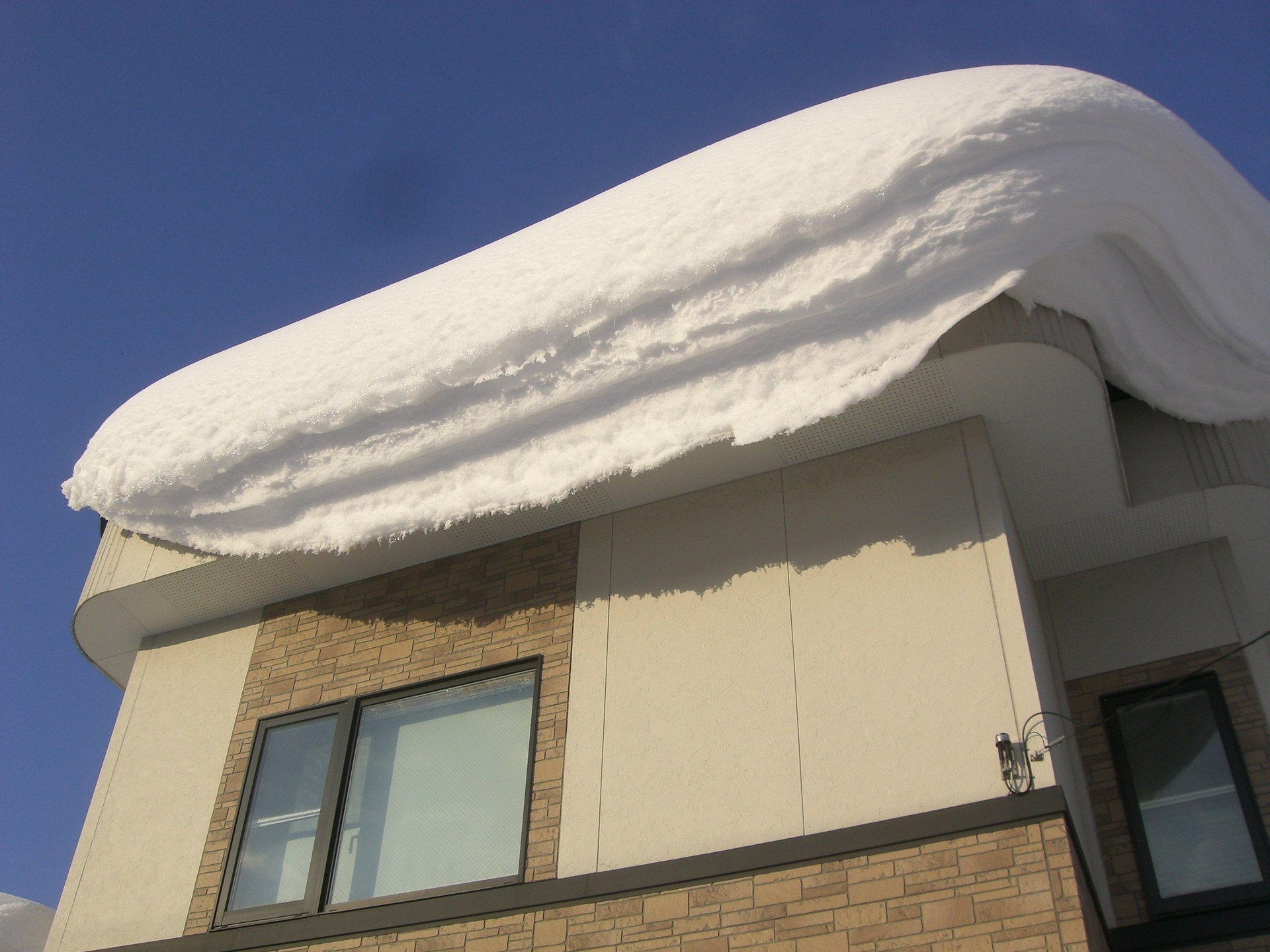 屋根雪対策～｢スノーロック｣について: アシスト青森ブログ